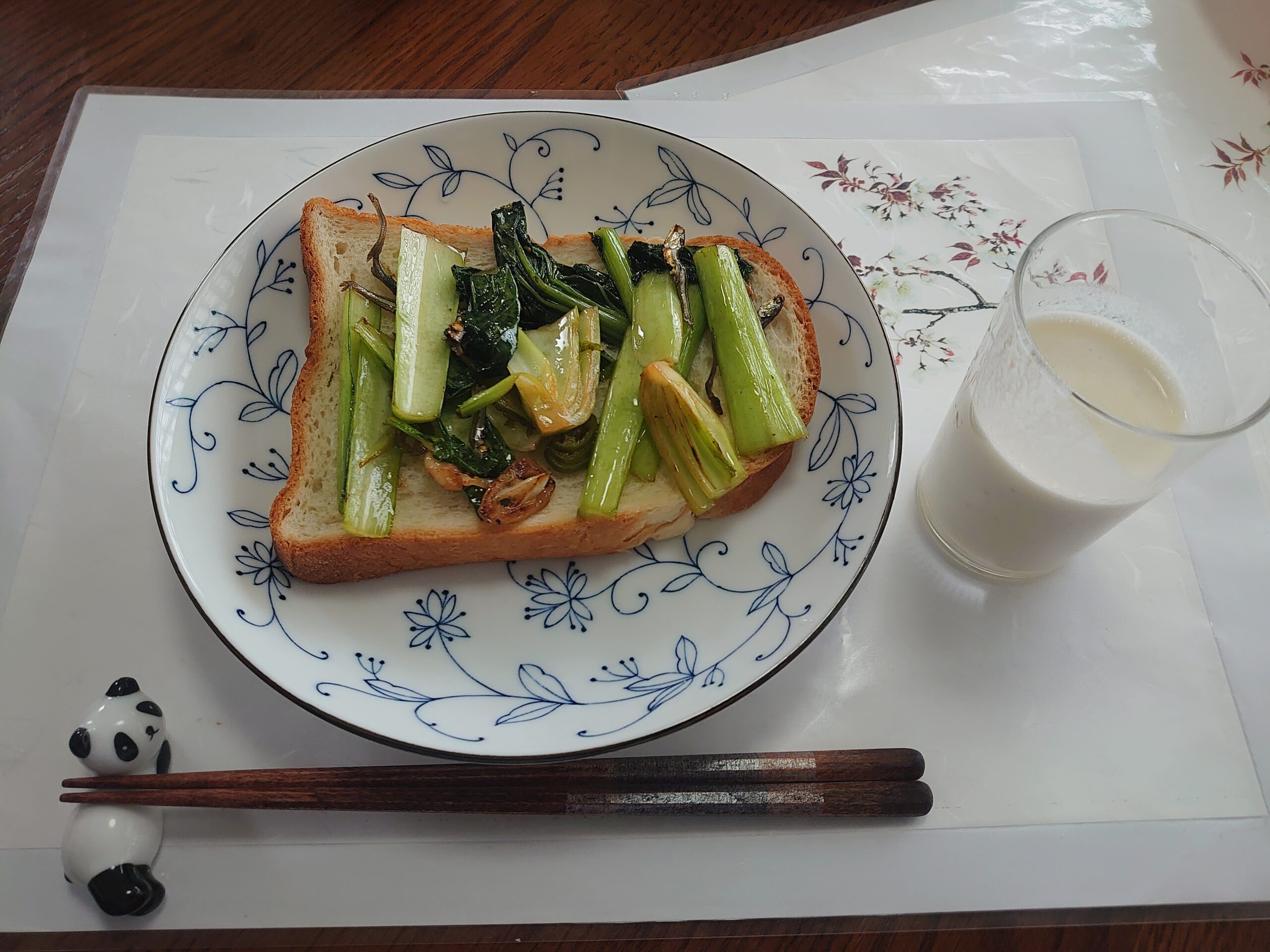 コックまーちゃん「小松菜炒めパン」