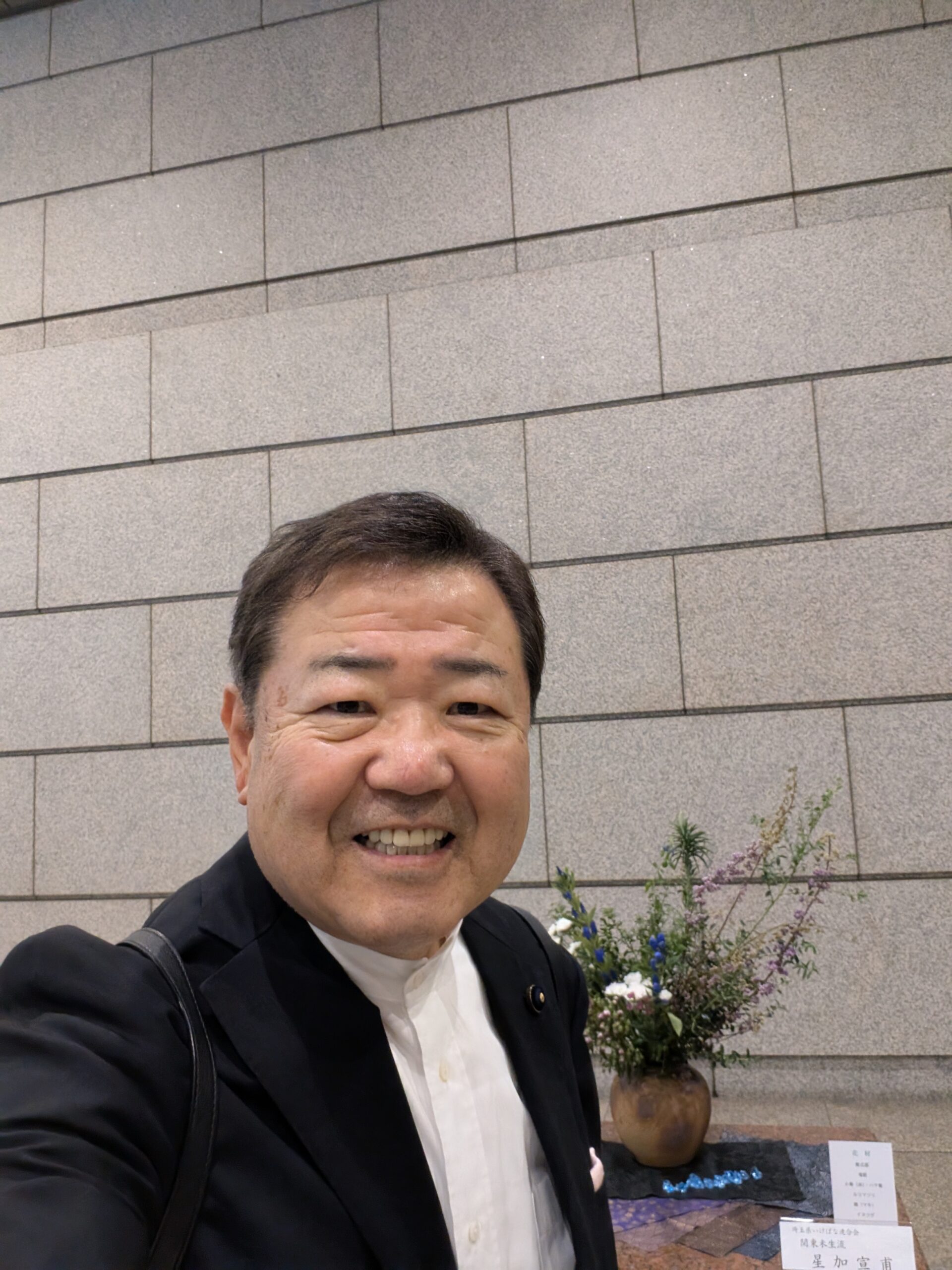 県議会登庁